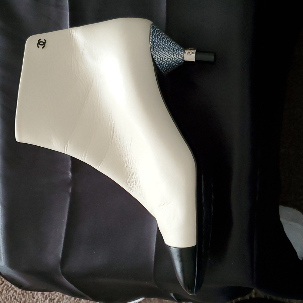 CHANEL Booties Authentic